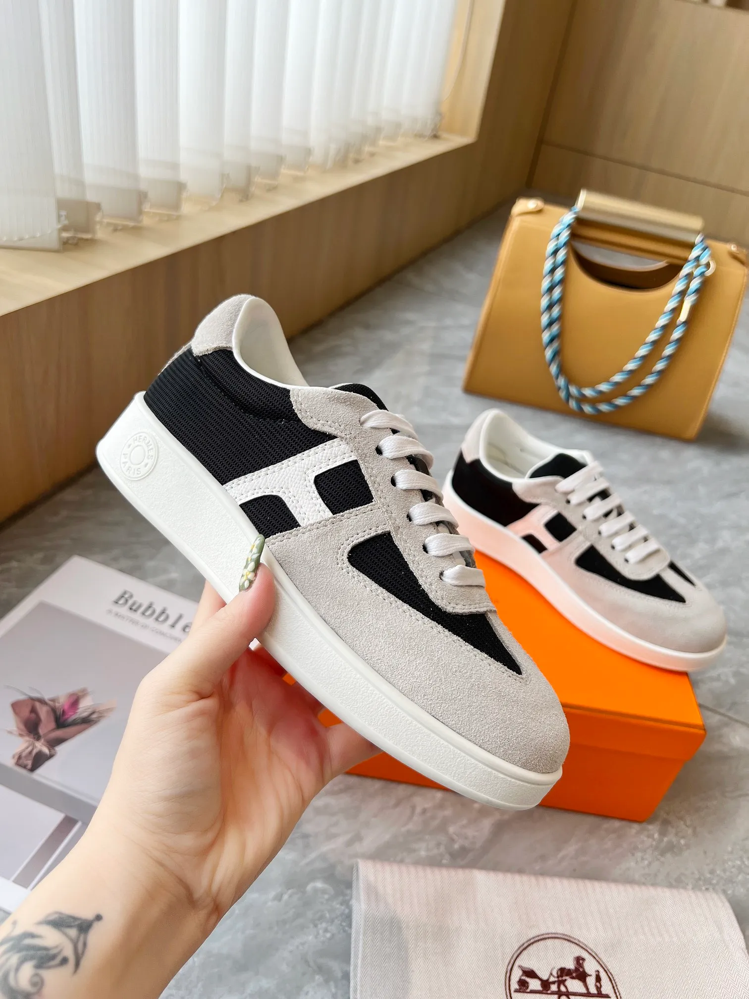 👟👟Ex-factory price 520👟👟 🔥🔥🔥French direct mail HERMES/Hermès flat fashion sports and casual shoes Korean style lace-up mesh lightweight! ! Breathable and comfortable, standard size 35/40 (41 can be customized and will not be returned)